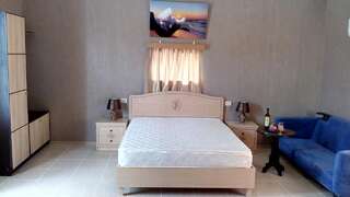 Отель Hotel Golden Fleece Кутаиси Трехместный номер Делюкс-1