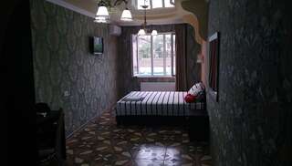 Отель Hotel Golden Fleece Кутаиси Люкс с видом на бассейн-1