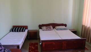 Отель Hotel Golden Fleece Кутаиси Трехместный номер-1