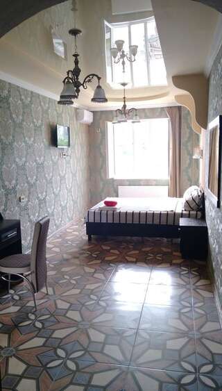 Отель Hotel Golden Fleece Кутаиси Люкс с видом на бассейн-5
