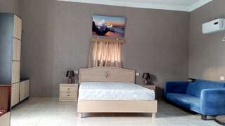 Отель Hotel Golden Fleece Кутаиси Трехместный номер Делюкс-2