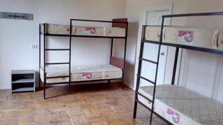 Отель Hotel Golden Fleece Кутаиси Кровать в общем 8-местном номере для мужчин и женщин-3