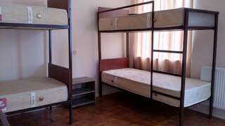 Отель Hotel Golden Fleece Кутаиси Кровать в общем 8-местном номере для мужчин и женщин-5